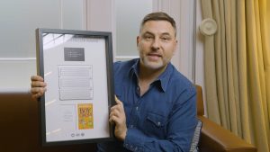 David Walliams Wins Platinum Bestseller Award for his book The Boy in the Dress